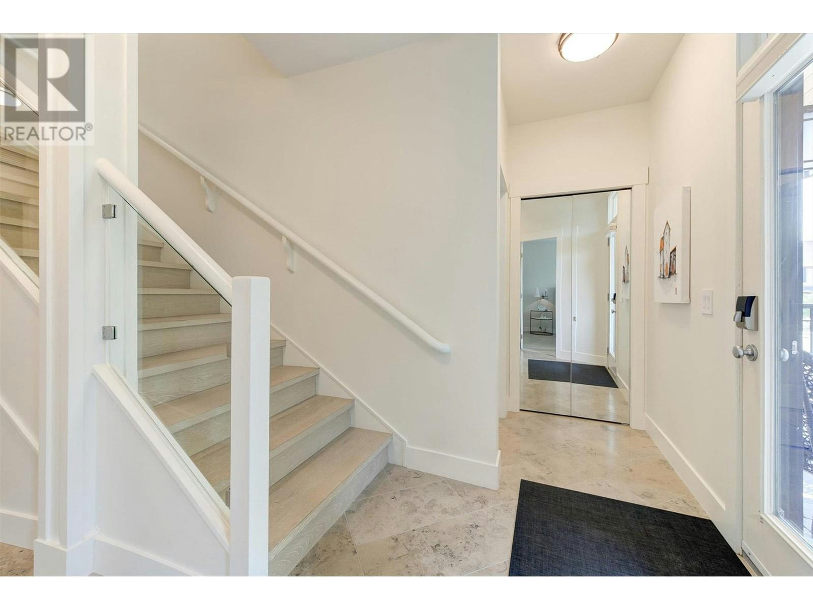 112-2901 Abbott Street, Kelowna, BC, V1Y 1G7 - 32