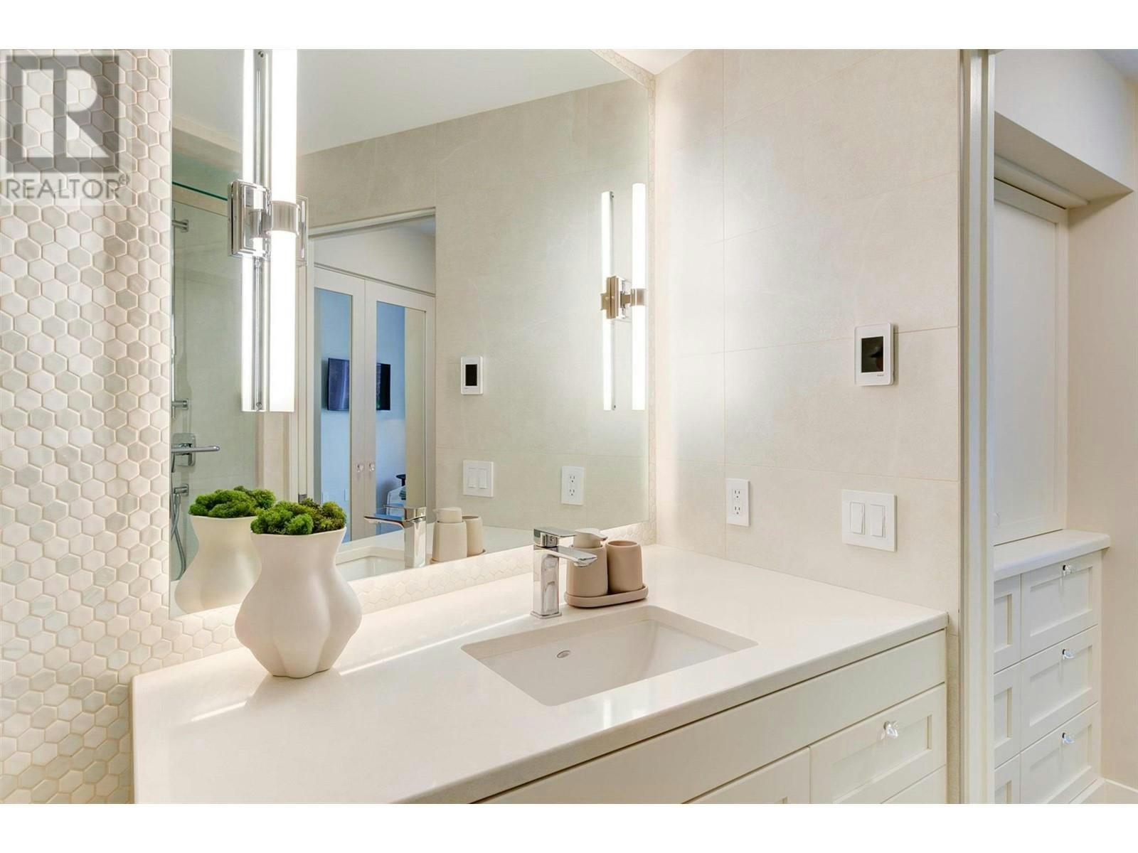 112-2901 Abbott Street, Kelowna, BC, V1Y 1G7 - 39
