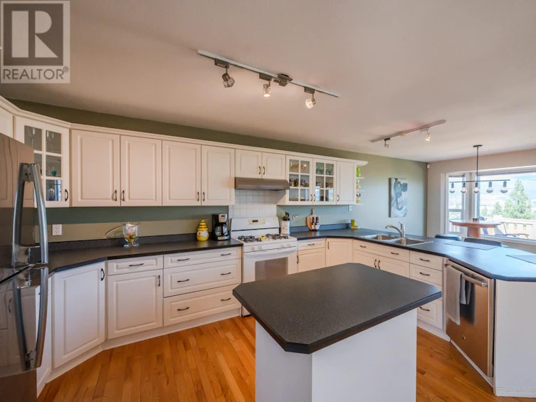 1893 Sandstone Drive, Penticton, BC, V2A 8Y6 - 13