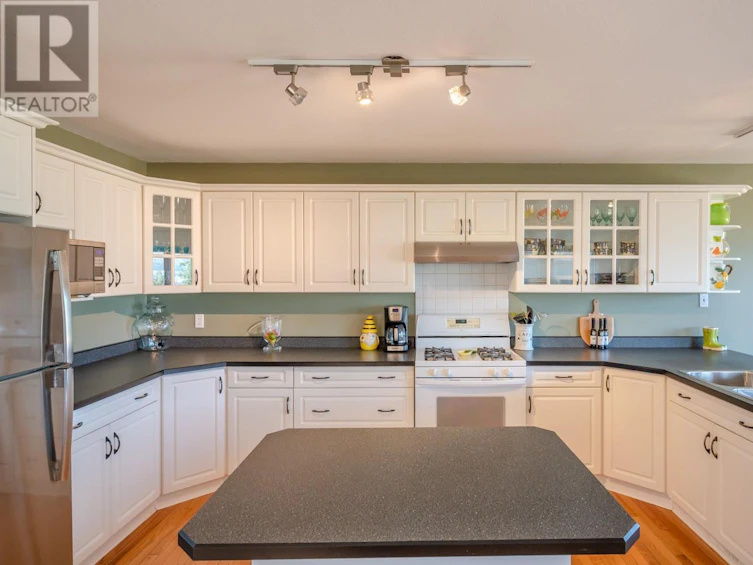 1893 Sandstone Drive, Penticton, BC, V2A 8Y6 - 14