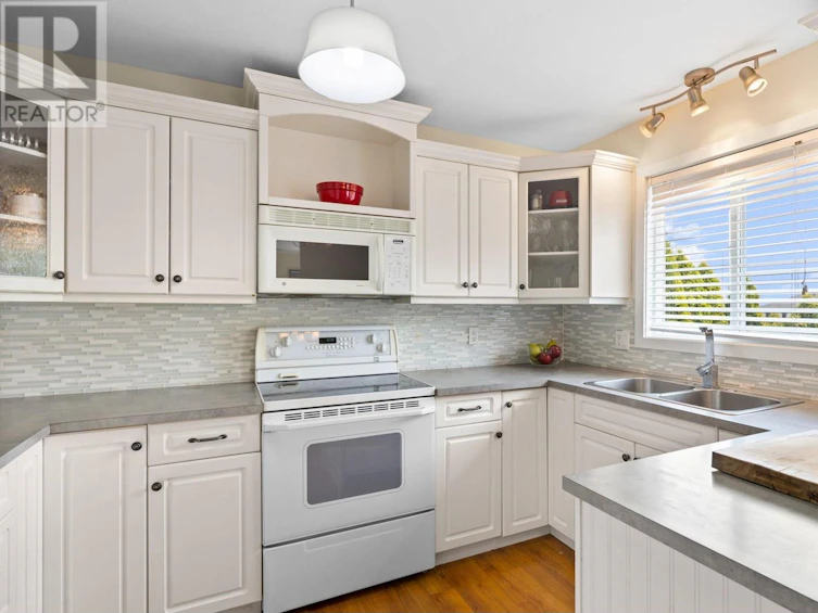 2169 Peters Road, West Kelowna, BC, V4T 2C3 - 9