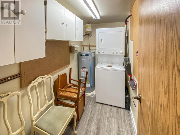 422-9805 Second Street, Sidney, BC, V8L 4T9 - 23