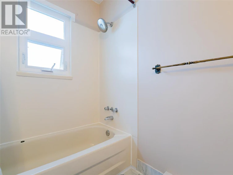 540 Wakesiah Avenue, Nanaimo, BC, V9R 3L1 - 11