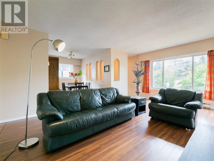 540 Wakesiah Avenue, Nanaimo, BC, V9R 3L1 - 13