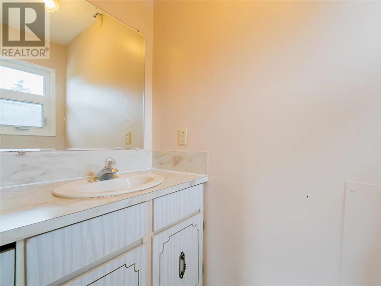 540 Wakesiah Avenue, Nanaimo, BC, V9R 3L1 - 8
