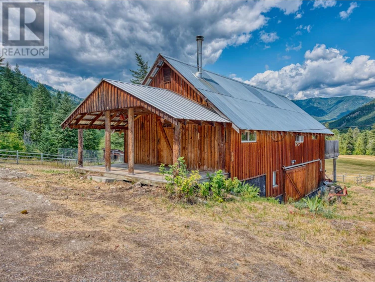 4117 Dear Road, Falkland, BC, V0E 1W1 - 27