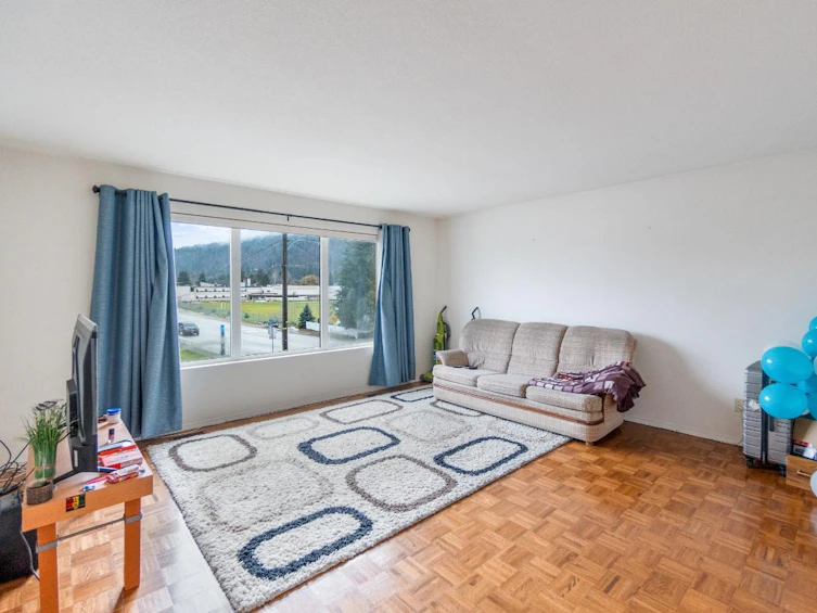 677 6th Street Street, Castlegar, BC, V1N 3Y6 - 6