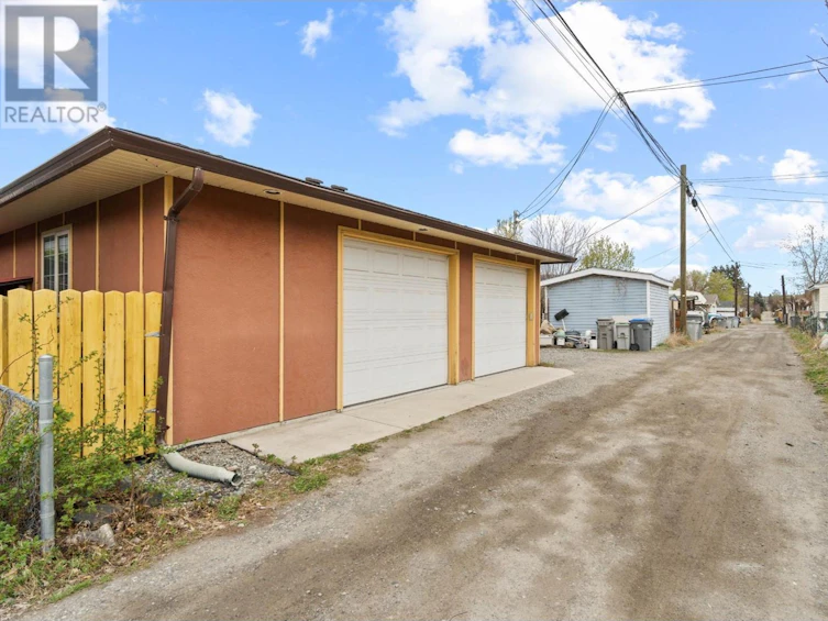 919 Dominion Street, Kamloops, BC, V2C 2Y3 - 72