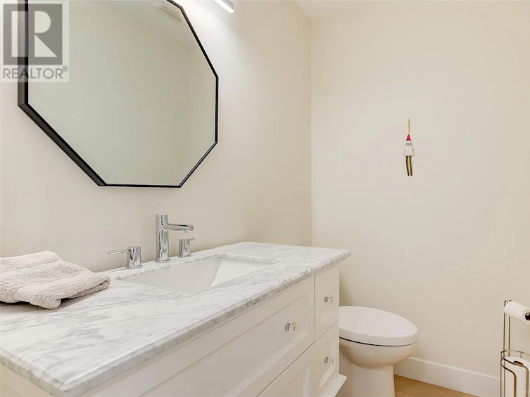 2560 Alberta Court, Kelowna, BC, V1W 2X8 - 24