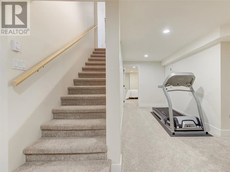 2560 Alberta Court, Kelowna, BC, V1W 2X8 - 48