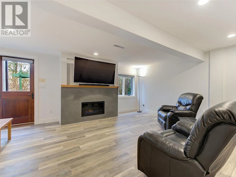 2560 Alberta Court, Kelowna, BC, V1W 2X8 - 49