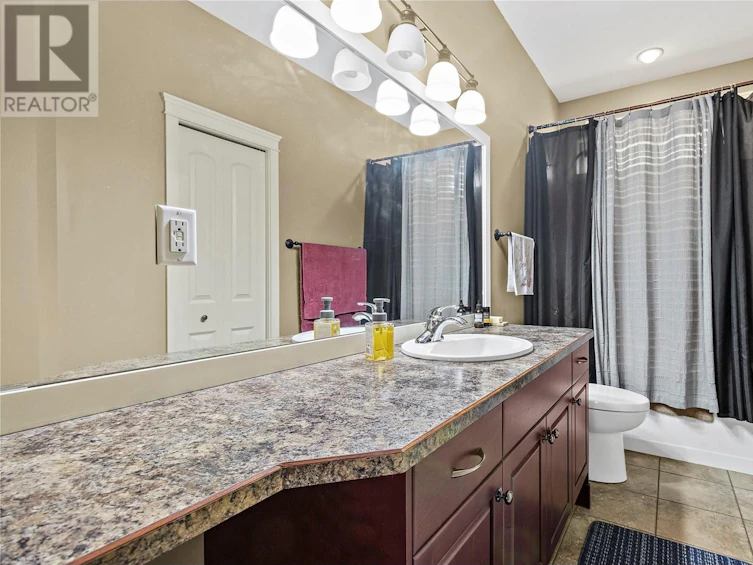 1700 Northeast 24 Street, Salmon Arm, BC, V1E 3M5 - 24