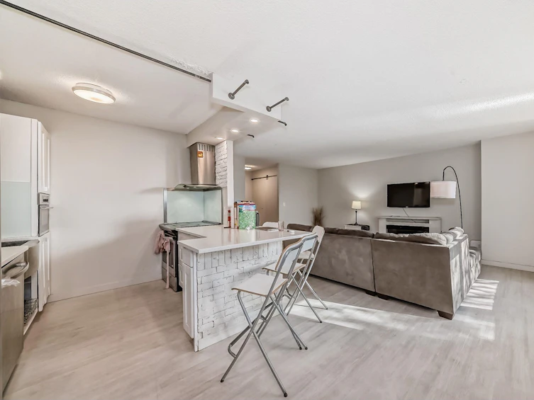 215-13910 Stony Plain Road NW, Edmonton, AB, T5N 3R2 - 17