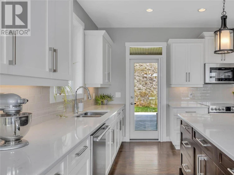 1402 Rocky Point Drive, Kelowna, BC, V1V 2Z9 - 4
