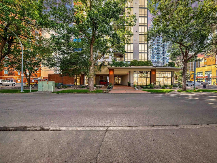 306-10028 119 Street NW, Edmonton, AB, T5K 1Y8 - 4