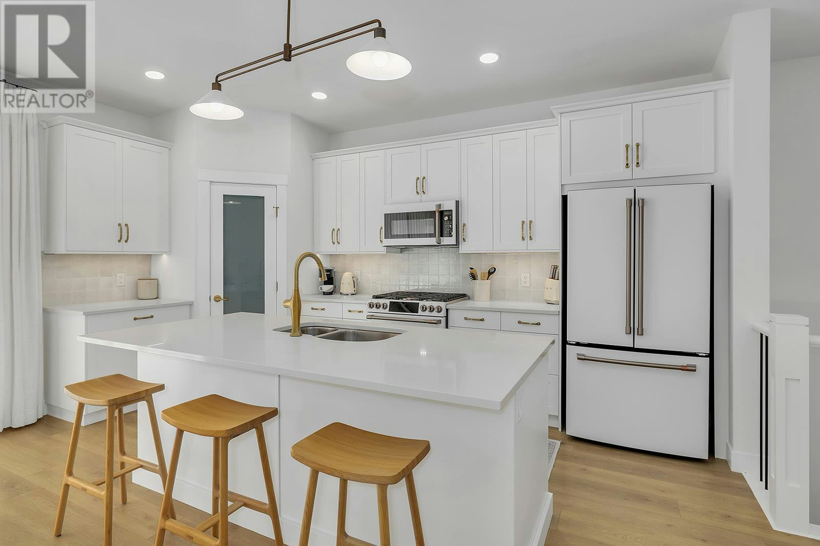 1890 Viewpoint Crescent, Westbank, BC, V1Z 4E1 - 2