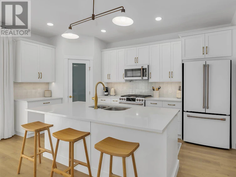 1890 Viewpoint Crescent, Westbank, BC, V1Z 4E1 - 2