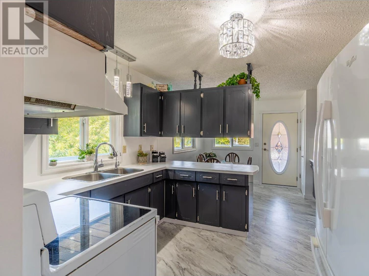 2120 Omineca Drive Drive, Kamloops, BC, V2E 1T9 - 5
