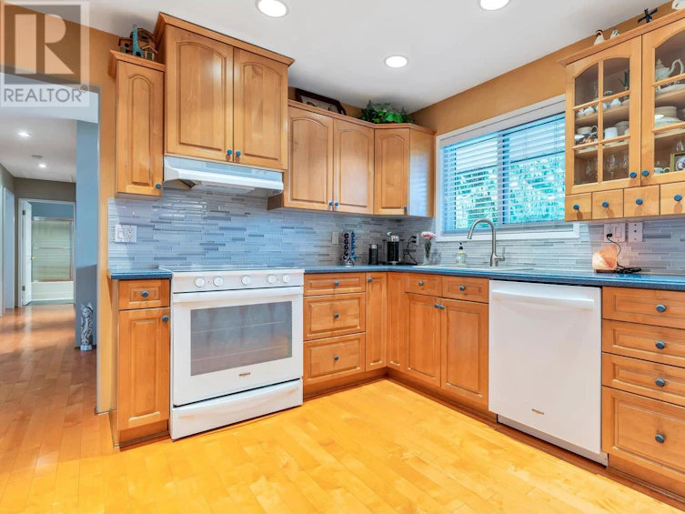 905 Crestwood Drive, Coquitlam, BC, V3J 5S4 - 13