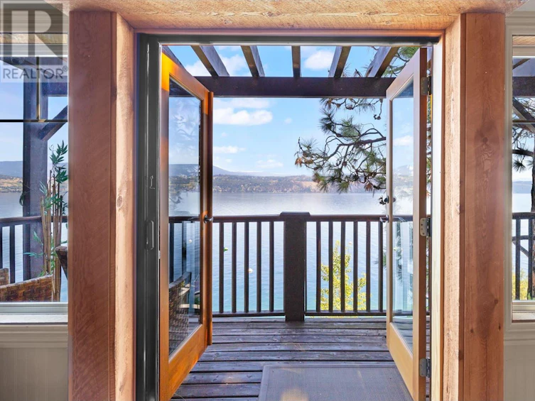 7-4215 Westside Road, Kelowna, BC, V1Z 3W8 - 3