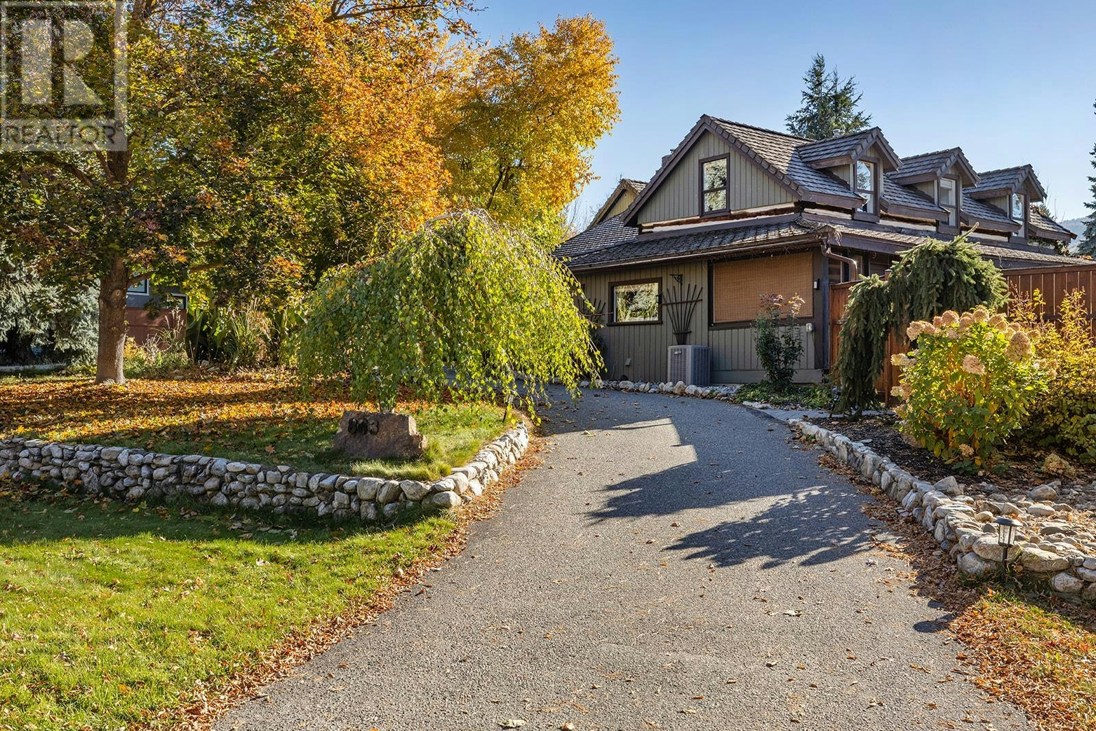 863 Coronado Crescent, Kelowna, BC, V1Y 6G1 - 2