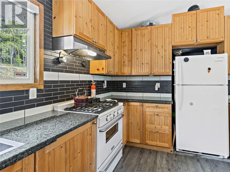 1446 Nittel Road, Seymour Arm, BC, V0E 1M0 - 10