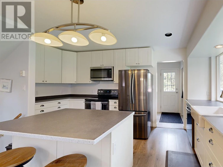 5070 Kinncum Road, 108 Mile Ranch, BC, V0K 2Z0 - 8