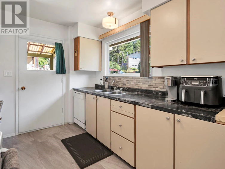 450 Chamiss Crescent, Gold River, BC, V0P 1G0 - 14