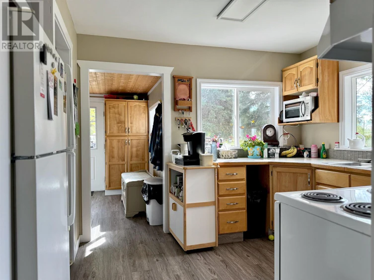 8043-83 Mile Road, 70 Mile House, BC, V0K 2K1 - 23