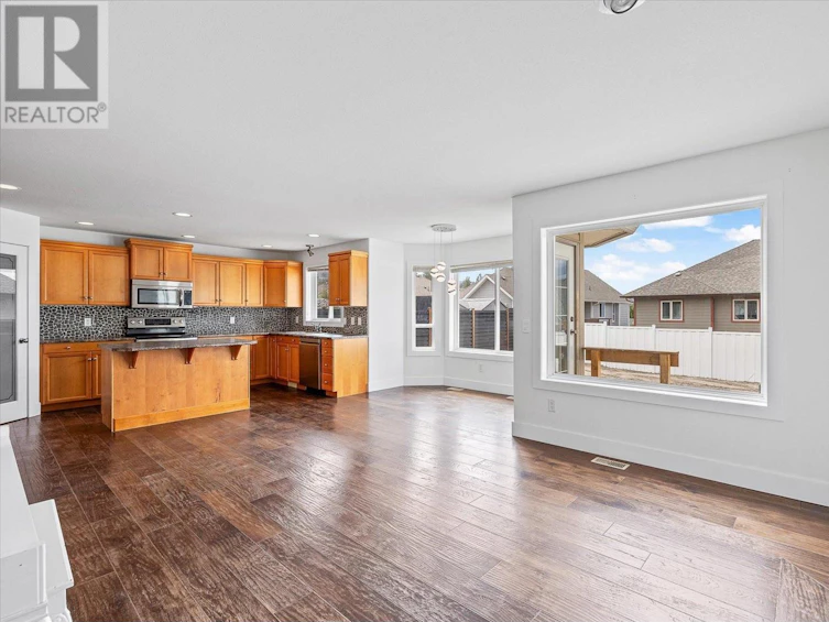 606 South South Crest Drive, Kelowna, BC, V1W 4Y6 - 10