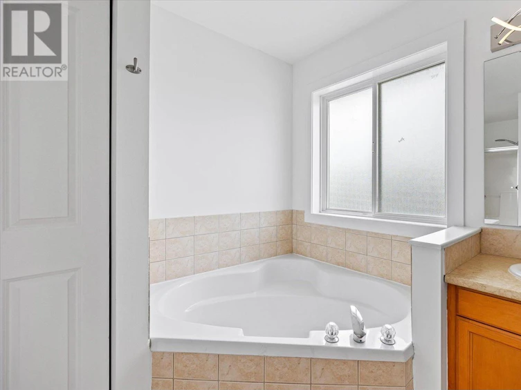 606 South South Crest Drive, Kelowna, BC, V1W 4Y6 - 15