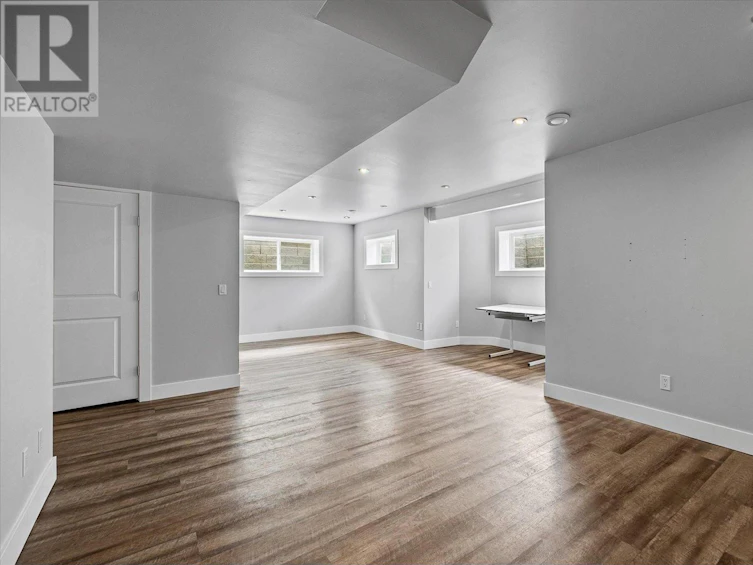 606 South South Crest Drive, Kelowna, BC, V1W 4Y6 - 25