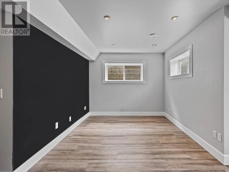 606 South South Crest Drive, Kelowna, BC, V1W 4Y6 - 27