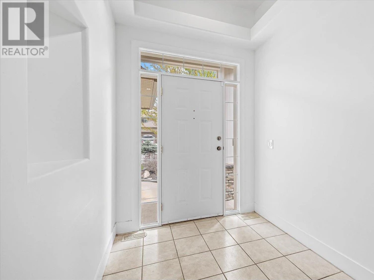 606 South South Crest Drive, Kelowna, BC, V1W 4Y6 - 3