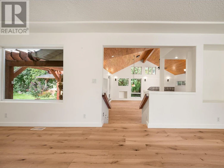 8510 Aberdeen Road, Coldstream, BC, V1B 2J6 - 11