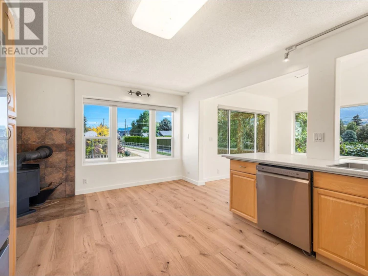 8510 Aberdeen Road, Coldstream, BC, V1B 2J6 - 8