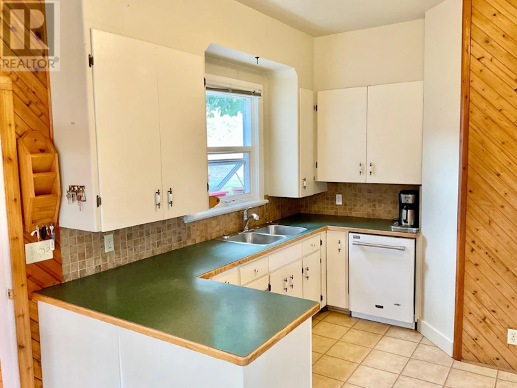 270 Dominion Street, Midway, BC, V0H 1M0 - 16