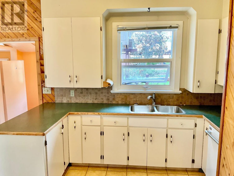 270 Dominion Street, Midway, BC, V0H 1M0 - 17