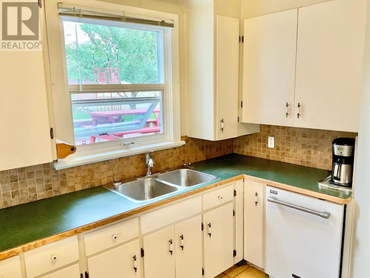 270 Dominion Street, Midway, BC, V0H 1M0 - 18