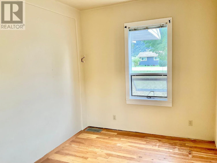 270 Dominion Street, Midway, BC, V0H 1M0 - 32
