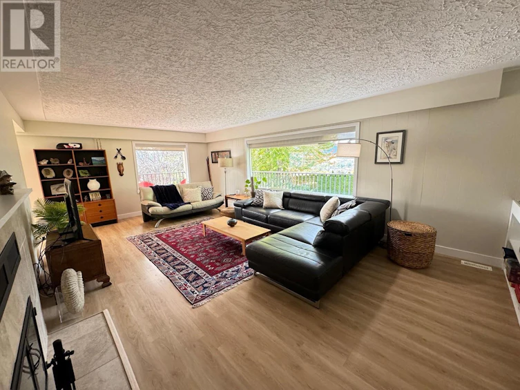 360 Farrell Street, Penticton, BC, V2A 4G1 - 3