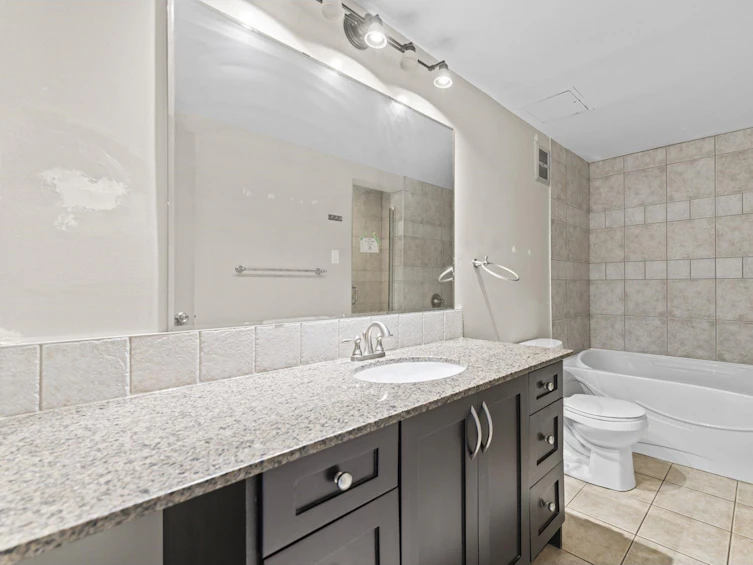 6-10710 84 Avenue NW, Edmonton, AB, T6E 2H9 - 19
