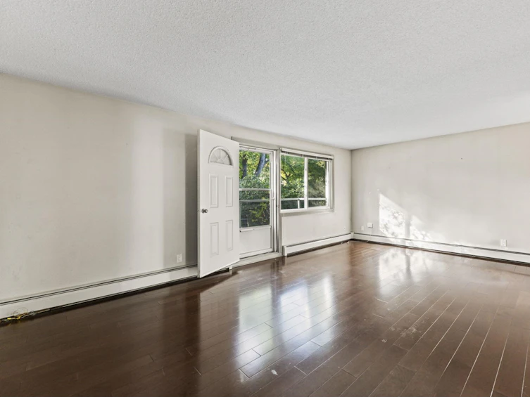 6-10710 84 Avenue NW, Edmonton, AB, T6E 2H9 - 8