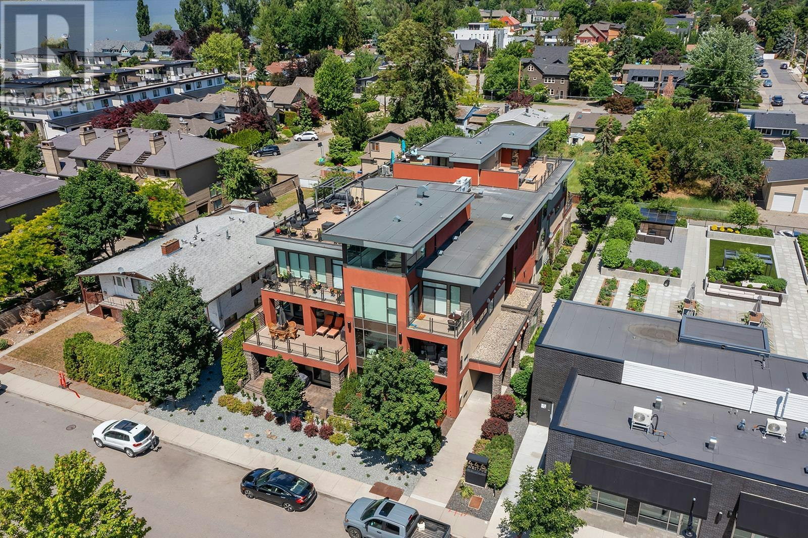 302-446 West Avenue, Kelowna, BC, V1Y 4Z2