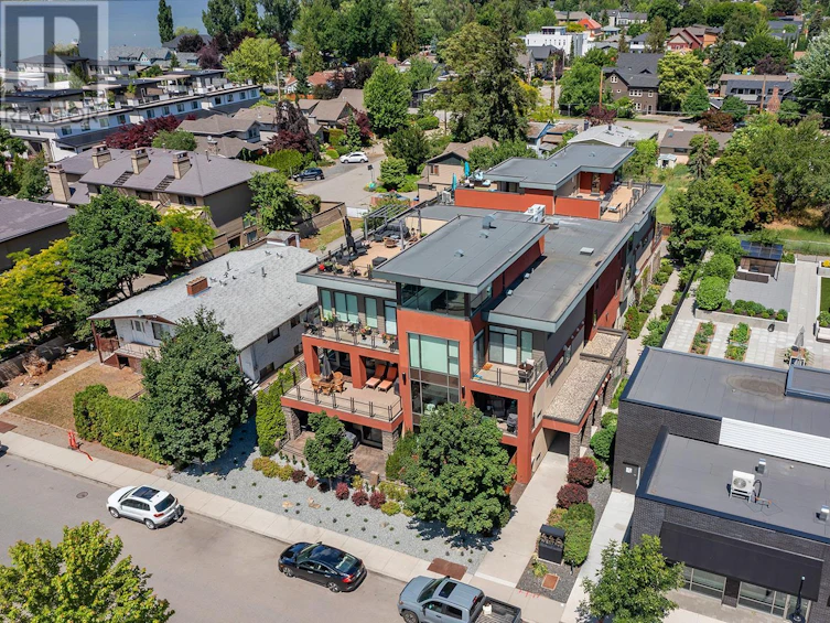 302-446 West Avenue, Kelowna, BC, V1Y 4Z2