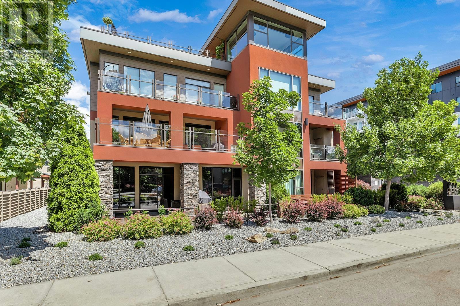 302-446 West Avenue, Kelowna, BC, V1Y 4Z2 - 2