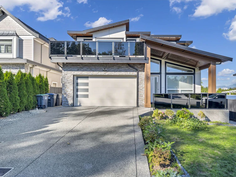 17977 98, Surrey, BC, V4N 4V5