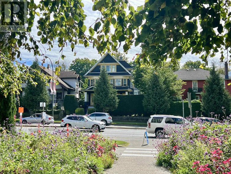 426 West 12th Avenue, Vancouver, BC, V5Y 1V3