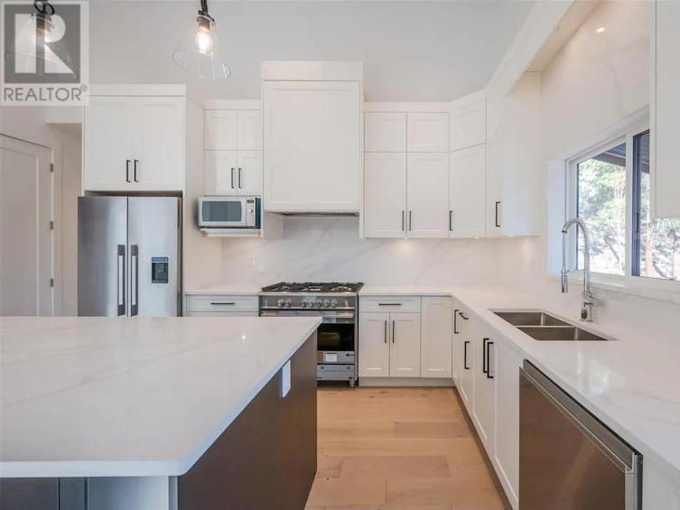 3271 Evergreen Drive, Penticton, BC, V2A 9A9 - 13