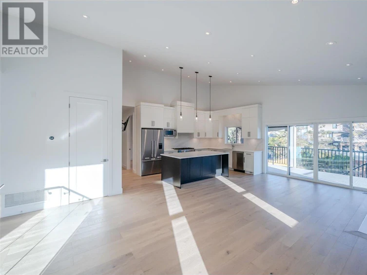 3271 Evergreen Drive, Penticton, BC, V2A 9A9 - 9